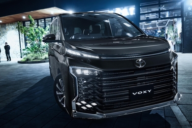 【モデル入り素材】S-Z（ハイブリッド・2WD・7人乗り）